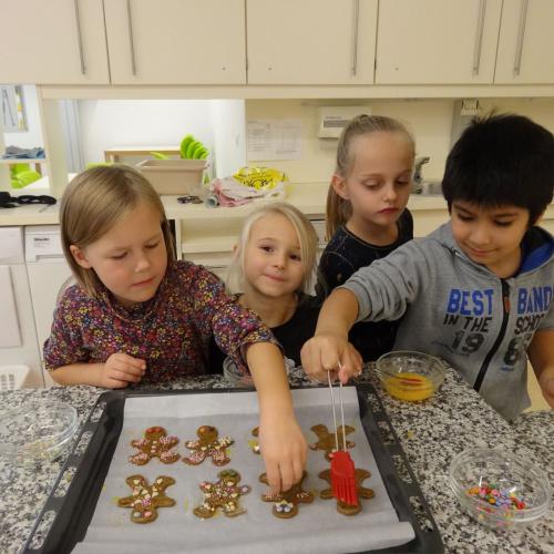 In der Weihnachtsbäckerei