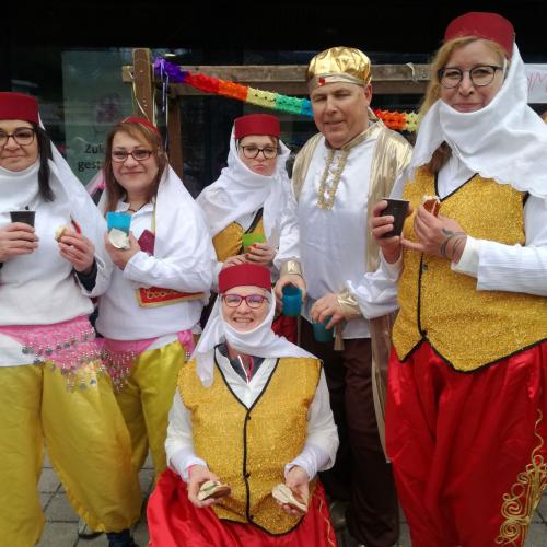 Manfred mit seinen Haremsdamen