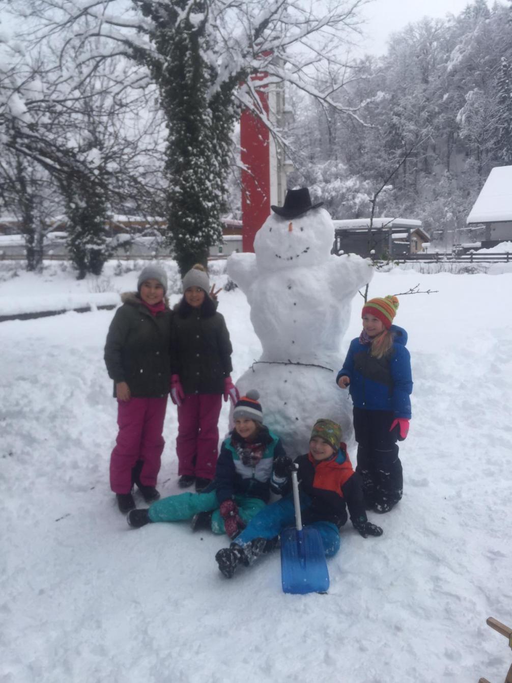 In Gemeinschaftsarbeit wurde der Riese gebaut