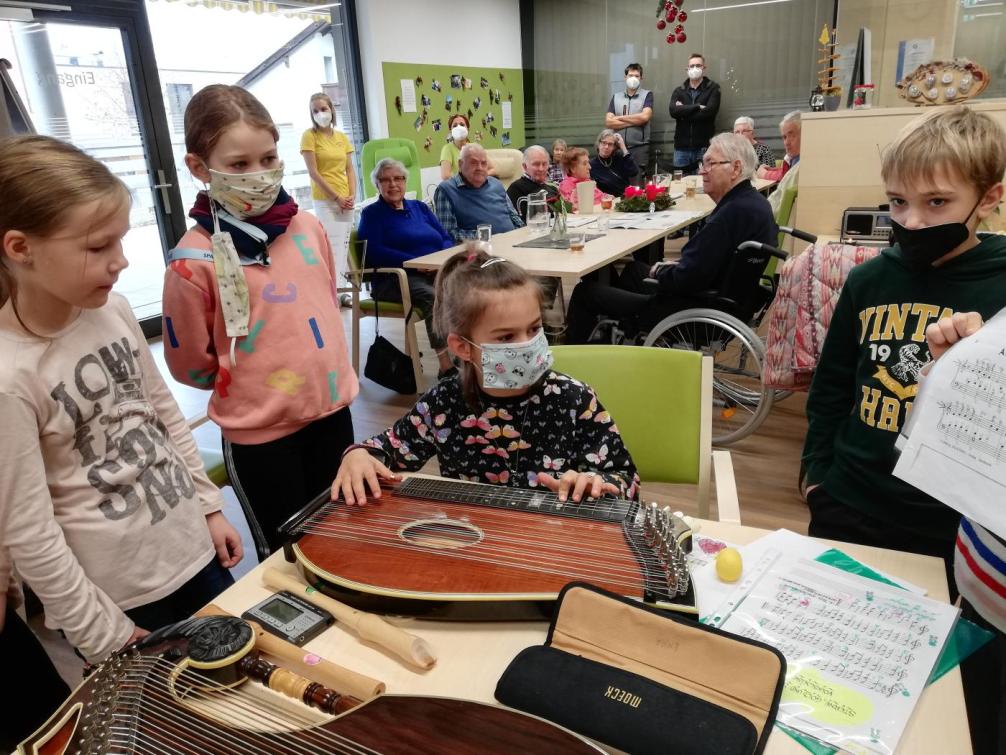 Unsere Zitherspielerin